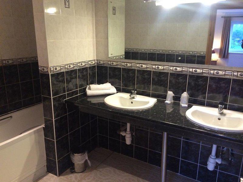 A7FB994769A37282669869CD9973813C