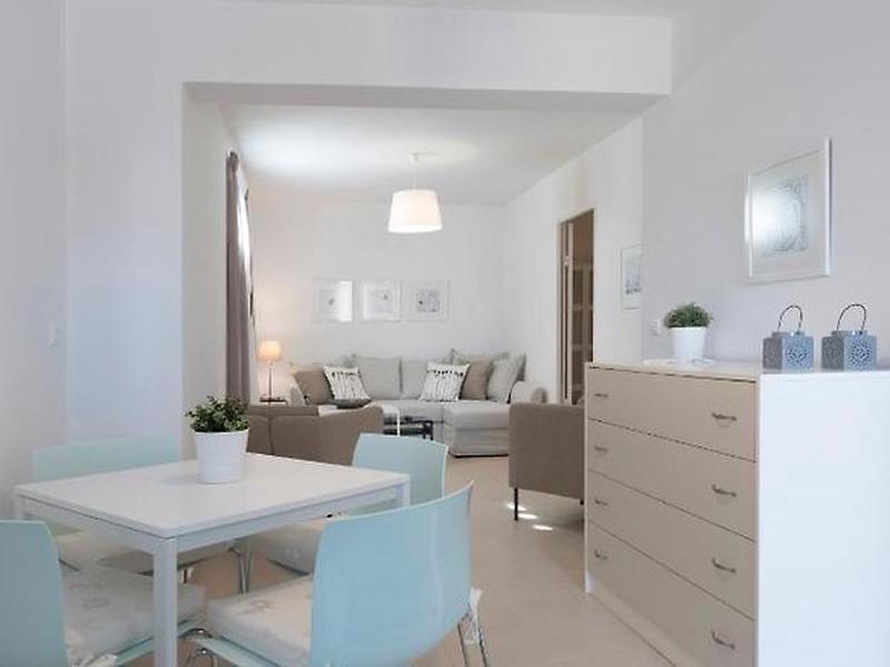 227CFB93E964A4B9E7E56CE44E2C0F3E