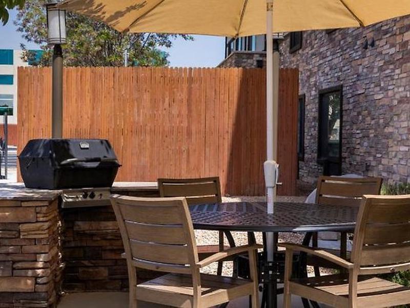 E3D67B480782EB3883339A08D3AC47AA