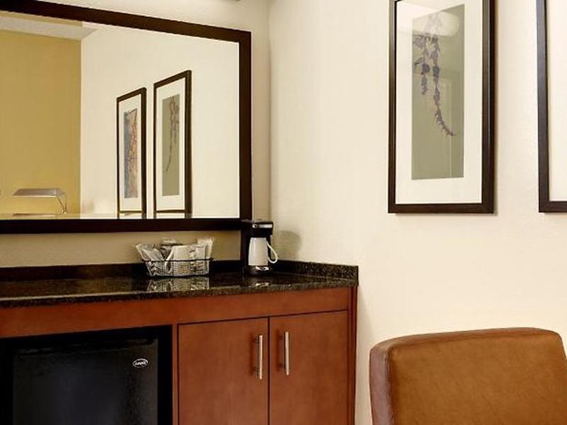 825D21A8B8C18A25DB869847874A3219