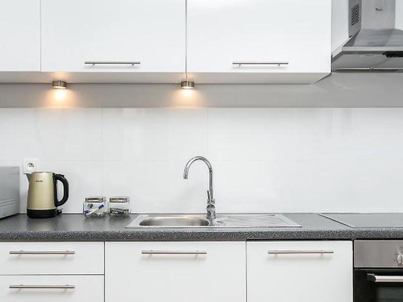 727711C6A8058E8EEE75E4C00D53DCE9