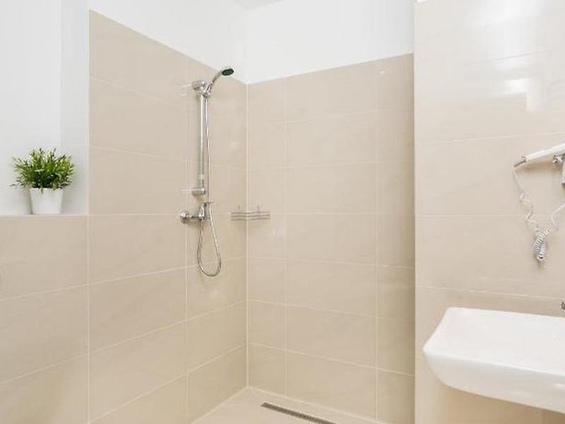 916C42DE5AB41192A6AC00C32D305990