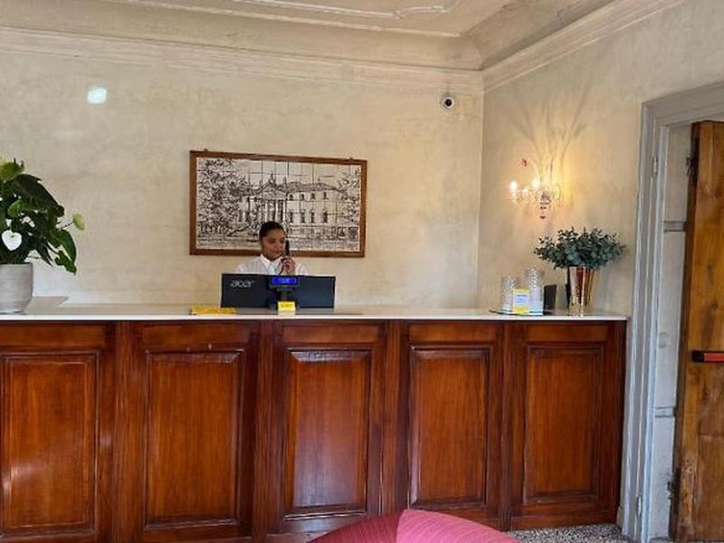 DB00CF0B30CD452478469BD6AB292EAD