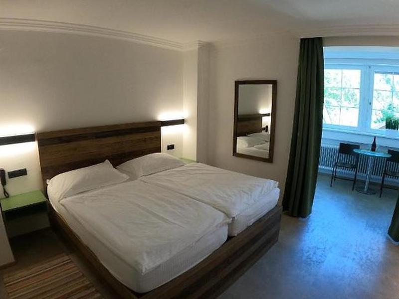 CCF9BC908E81FB53D47E7B609D7E8600