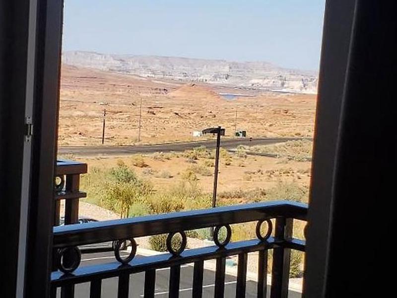 213DE15588083F95A96E2B91AA3CEBD5