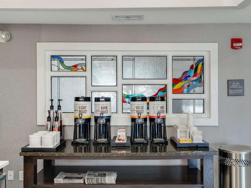 37BD4EE276E8B2D64B0B0449D37F773F