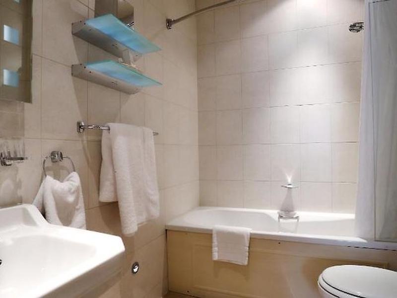 BA7BC5AA1C78D5DC2C414911E870D130