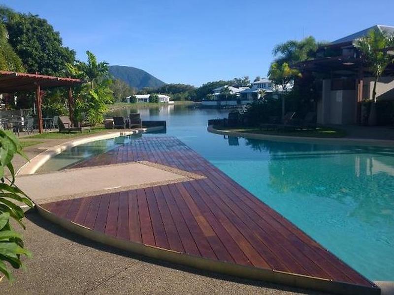 37E3460767D80339E95F569E1A393D07