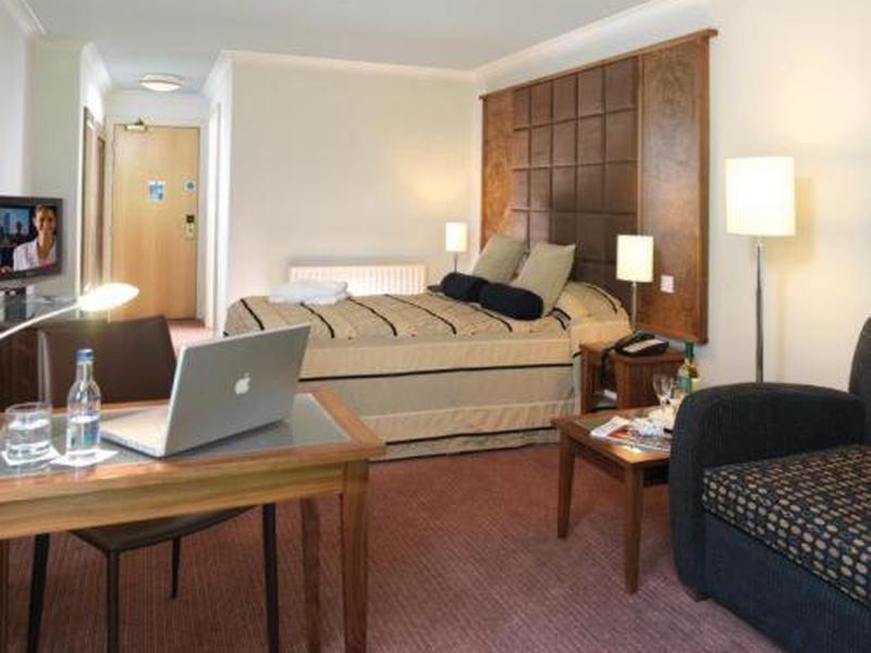 105852B73120F89CFDA99B068A1C7825