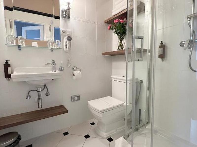 37D76EF06C2349821F95D7F7494D5A44