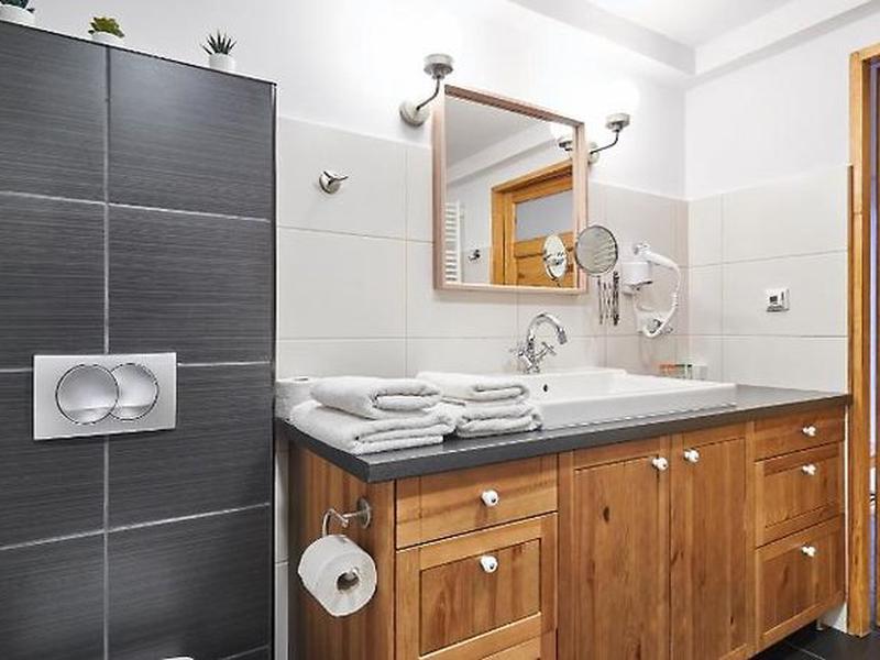 5A6418BAE1BF23B66ABD4F0E72093612