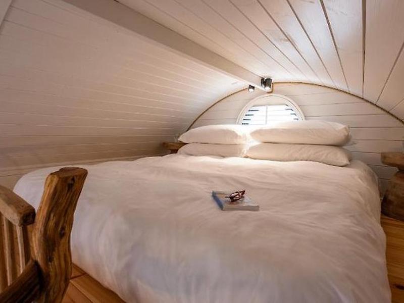 7B722C7F9B394992FF5B6D567C9322C6