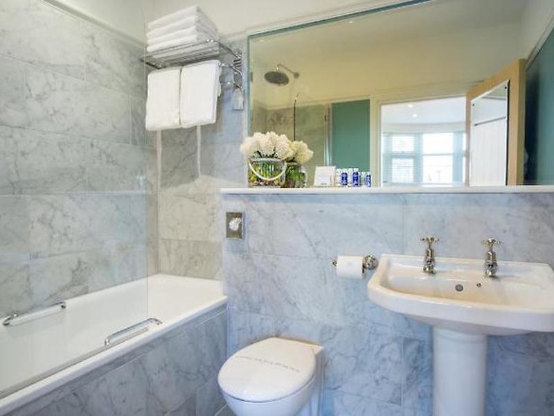 AC53F23F2022666648C4A54228BDA6C9