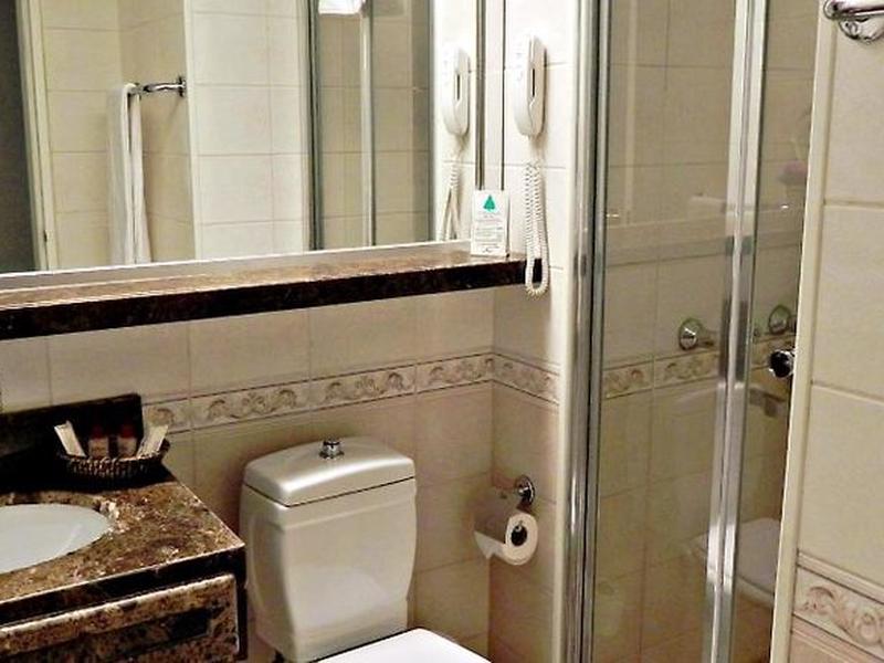 E00F2A25BB923BE5C7561C3F8221399A