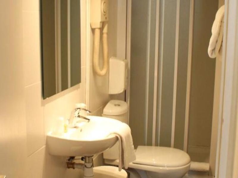 F3A099DF41FC759BE9A8F92C09DF1EFA