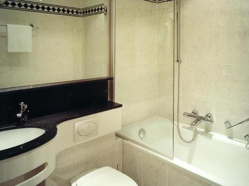 2AC72F6953D1E7362D06BA80515241F5