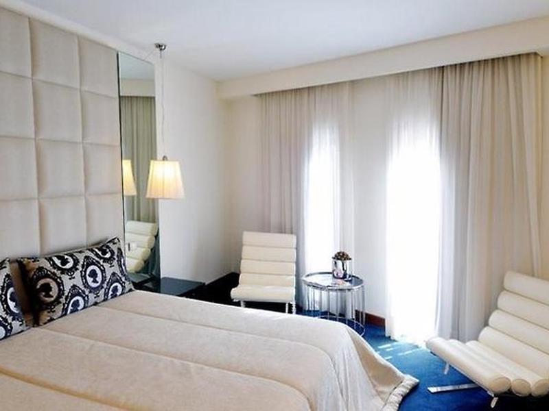 FB9B52A4041689373A7E0670B5B8D526