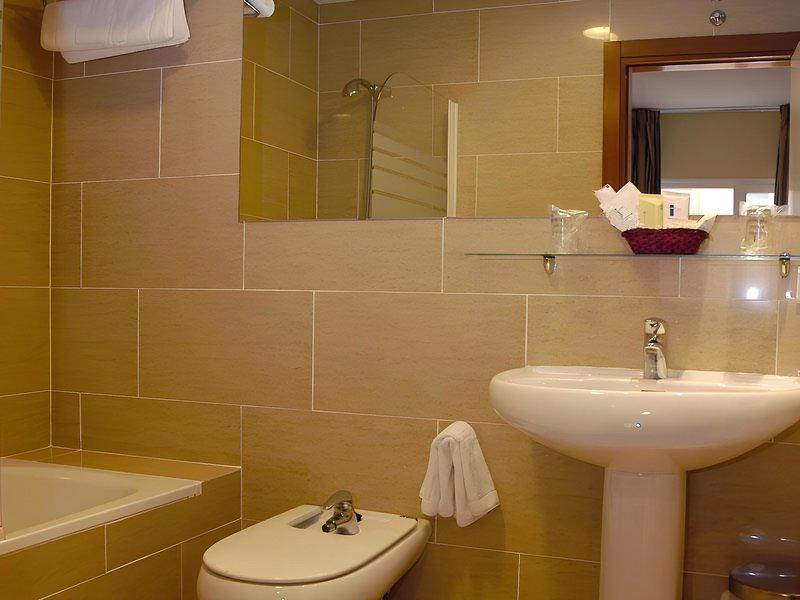 090B29672179D136FA1987A305A6CE52