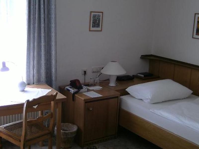 C784A3BB4017E8FC2AD938A2F6638944