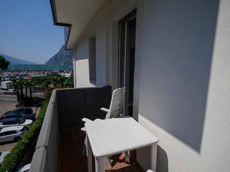 EAB6BF0E6609AC00FA020B0EB7FF67B3