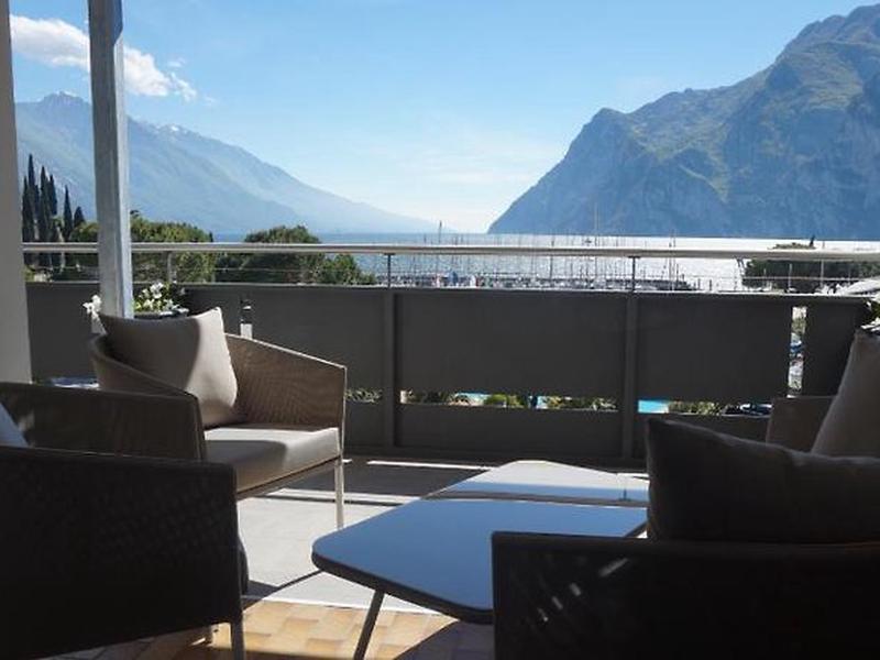 C2F671FD8DE262783DEB384DD1792812