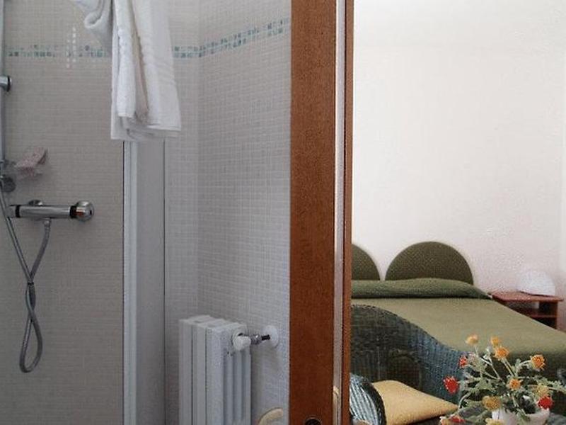 FEFD871B7F5BA29CA0B1AE4F048E2038