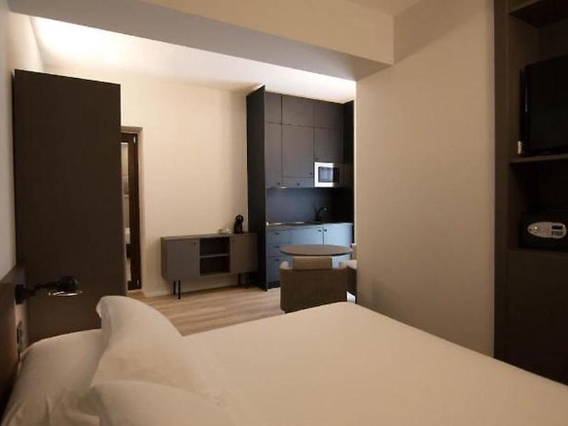 1077890685FC32203B47DF7493F7D8BC