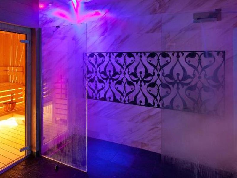 18EE91EAF84F3C888FBD5D381F143B96