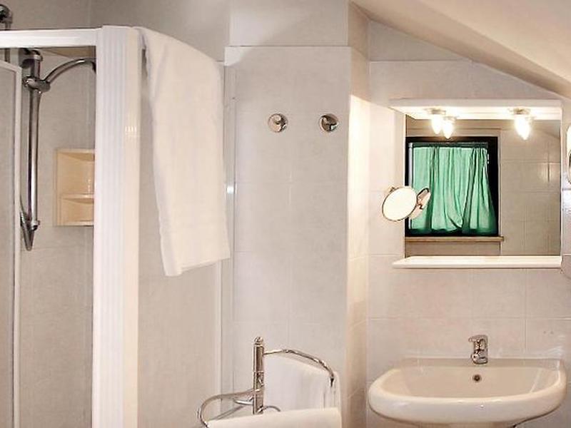 28A6FDD298C7E3FA59F2D2295024695D