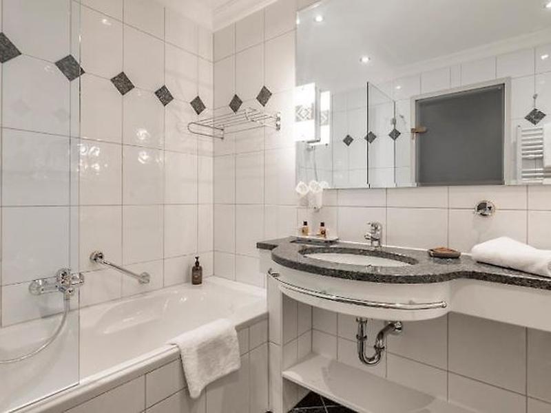 9CB97DEA314DAAA2542D5A333FE8DED8