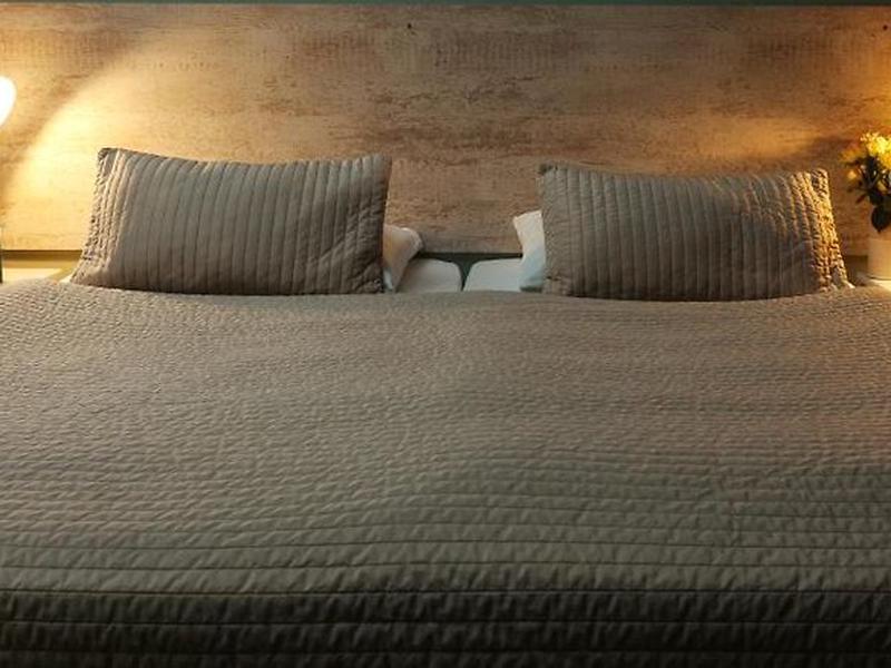 906A2A8F3985424D3810733623578F24