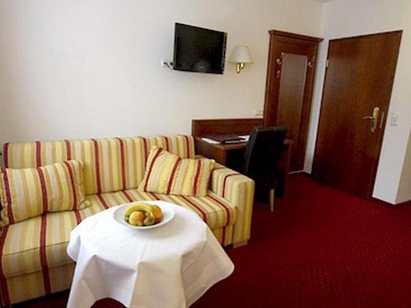 684502BFAD4FA55B83028D7C0D9736CB