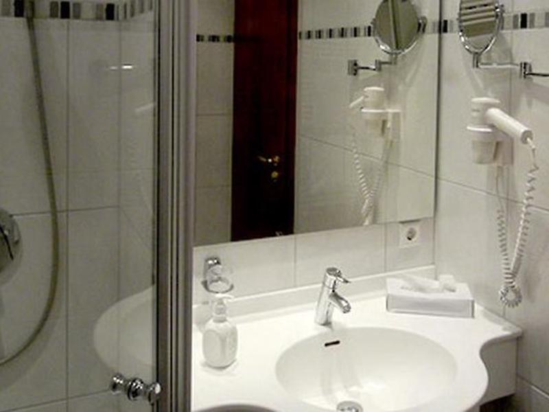 A28DDEC5795A688224B3D4CD81B8CD8A