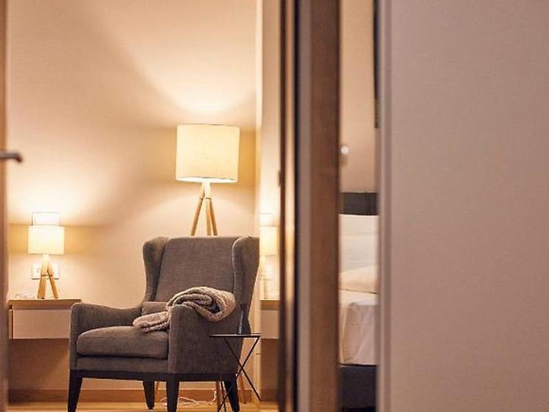 22C935AD9394B0352825E7F3B1FE2948