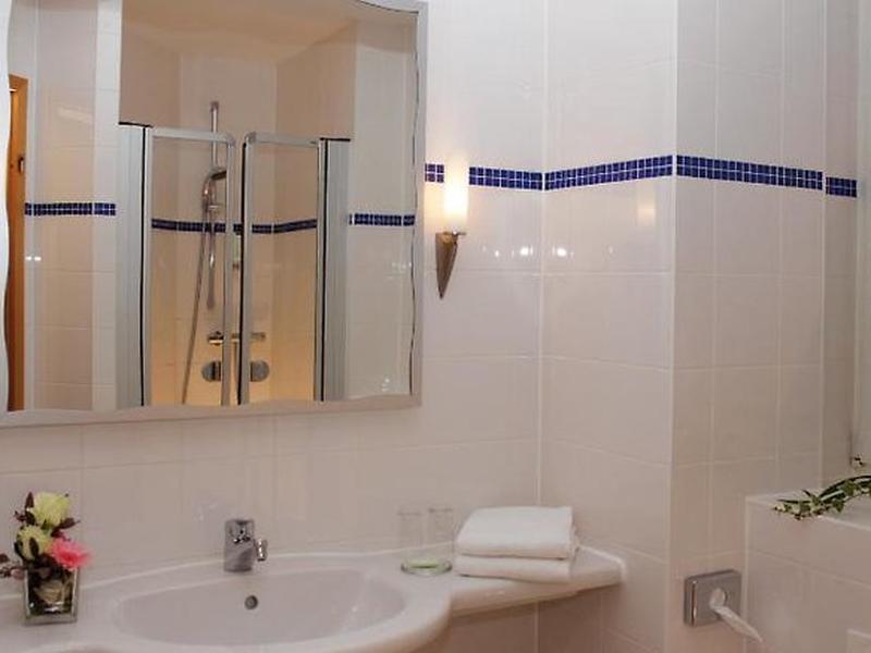 B5571C2E573B95A56AF0D807B0AF001D