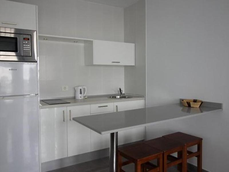 F76464D19E6FF1B3A798A81EC954B52A