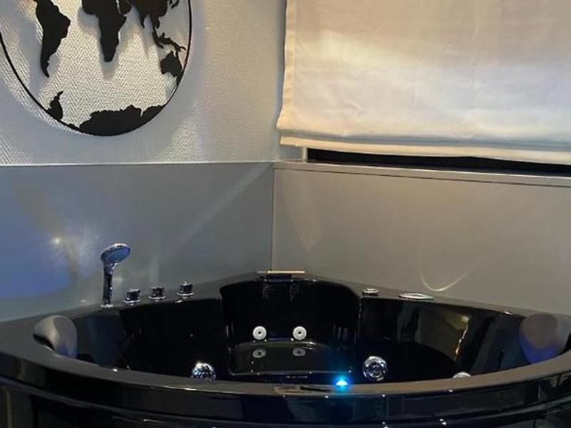 69FE57CF190FC30DCEAB90448306828E