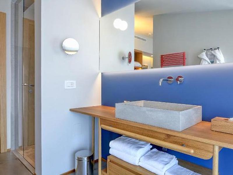 E4117CB7C2792B4F4DA35668F8AE008D