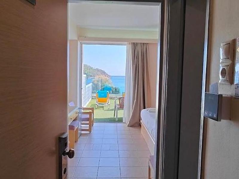 0281C1CFB145F1D6563FA12C3FD844E3