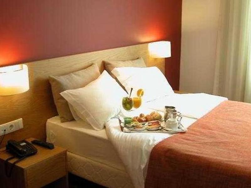 A475878AF1C1FF3255C738DDD8A00672