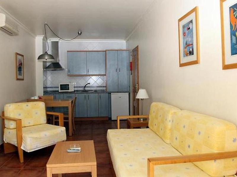 2C406B16DAF4564E62863E86B186E037