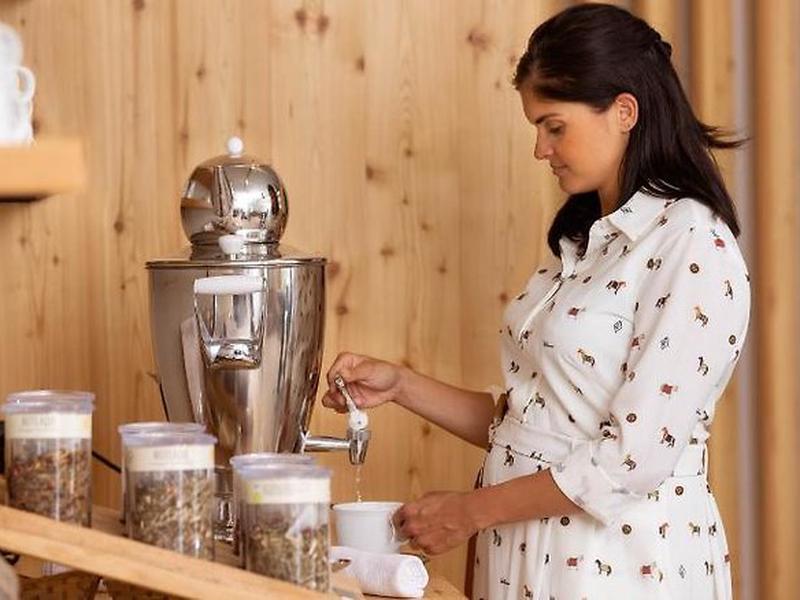 068476EEE0F82C5873C6466396A8D32B