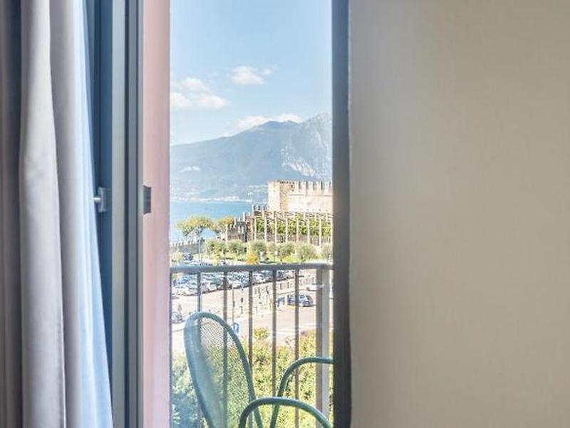 9B881B620D3081F0865BABA8FCEF3086