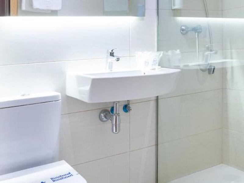 CBB322937447465D629D1B022C32BF78