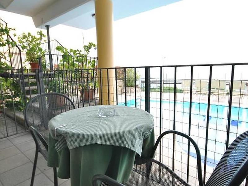 52142EEDDA8099AAA9FEFEA9AB11EB3B