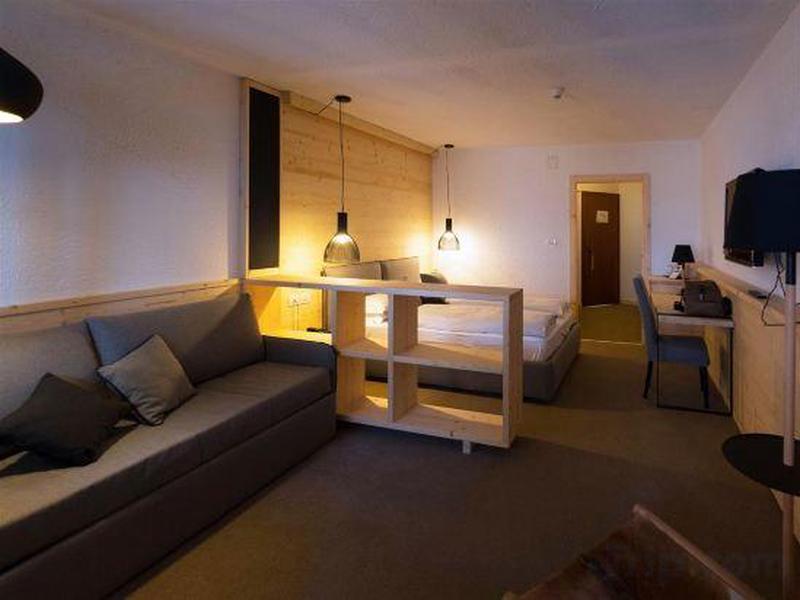 09C46E517F6C85A12DA2DCC8C9A5F4CB