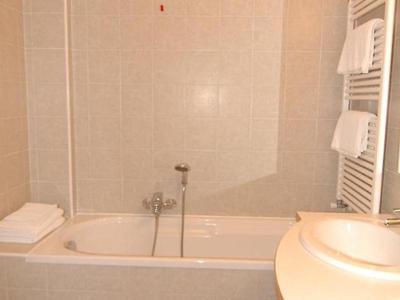 4BE5D6725964AB481983774AE24AD76A