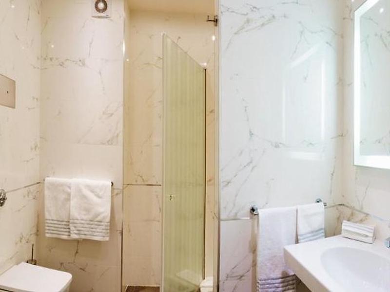 119143DB699AF5C6B70519042E0BD126