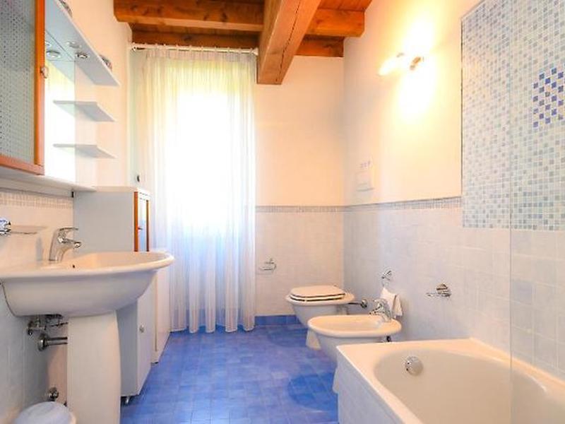 C0E3DABA475F9F6E49FB32A3928D9AC8