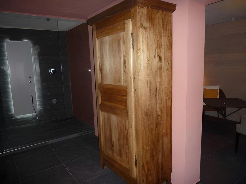 94E8B9570BC389E789A0FA5CB8B25809